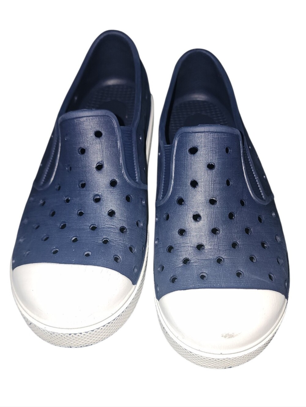 👦🏼Boys Size 2 Childrens Place Perforated Water Shoes👦🏿
